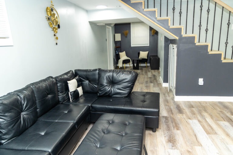 Front Sitting Room & Lounge